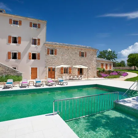 Poropati, Groznjan, Istria - Luxury Countryside Estate For Up To 19 Persons - Large Pool Of 80m2 With Kids Section * Grožnjan