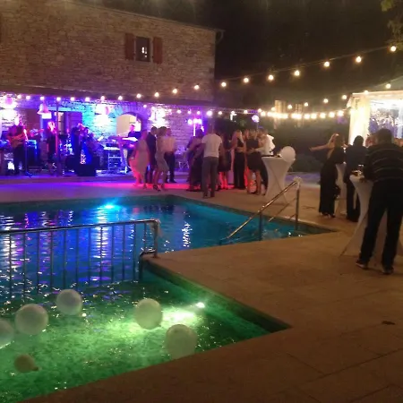 Poropati, Groznjan, Istria - Luxury Countryside Estate For Up To 19 Persons - Large Pool Of 80m2 With Kids Section בית נופש