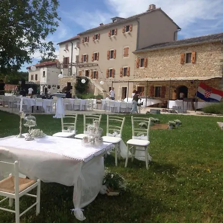 Poropati, Groznjan, Istria - Luxury Countryside Estate For Up To 19 Persons - Large Pool Of 80m2 With Kids Section