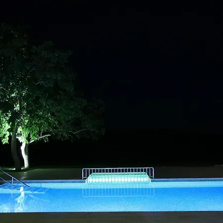 Poropati, Groznjan, Istria - Luxury Countryside Estate For Up To 19 Persons - Large Pool Of 80m2 With Kids Section Grožnjan