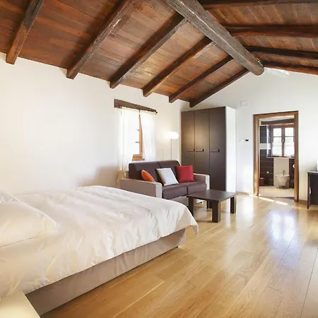 Poropati, Groznjan, Istria - Luxury Countryside Estate For Up To 19 Persons - Large Pool Of 80m2 With Kids Section בית נופש *