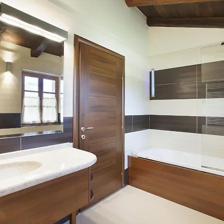 Poropati, Groznjan, Istria - Luxury Countryside Estate For Up To 19 Persons - Large Pool Of 80m2 With Kids Section