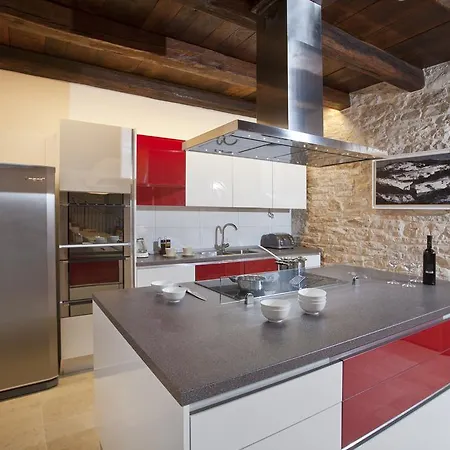 Poropati, Groznjan, Istria - Luxury Countryside Estate For Up To 19 Persons - Large Pool Of 80m2 With Kids Section Grožnjan