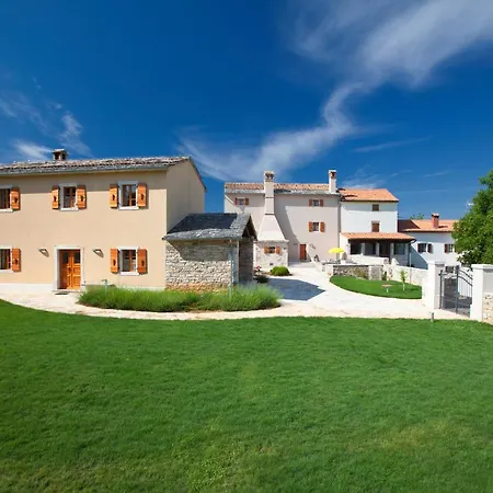 Poropati, Groznjan, Istria - Luxury Countryside Estate For Up To 19 Persons - Large Pool Of 80m2 With Kids Section