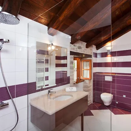 Σπίτι διακοπών Poropati, Groznjan, Istria - Luxury Countryside Estate For Up To 19 Persons - Large Pool Of 80m2 With Kids Section