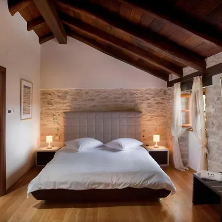 Poropati, Groznjan, Istria - Luxury Countryside Estate For Up To 19 Persons - Large Pool Of 80m2 With Kids Section Grožnjan