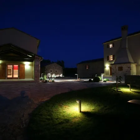 Σπίτι διακοπών Poropati, Groznjan, Istria - Luxury Countryside Estate For Up To 19 Persons - Large Pool Of 80m2 With Kids Section *