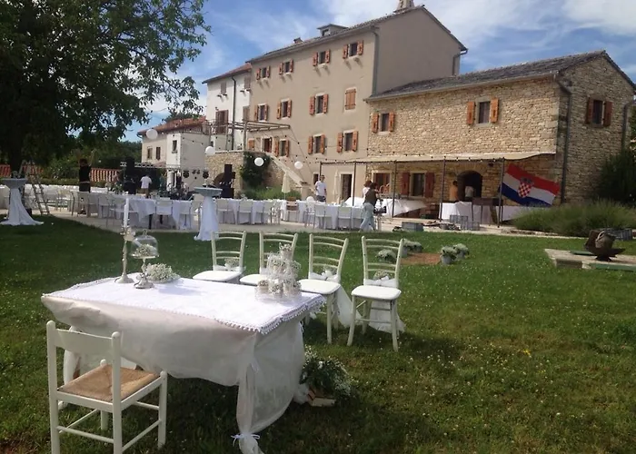 Poropati, Groznjan, Istria - Luxury Countryside Estate For Up To 19 Persons - Large Pool Of 80m2 With Kids Section