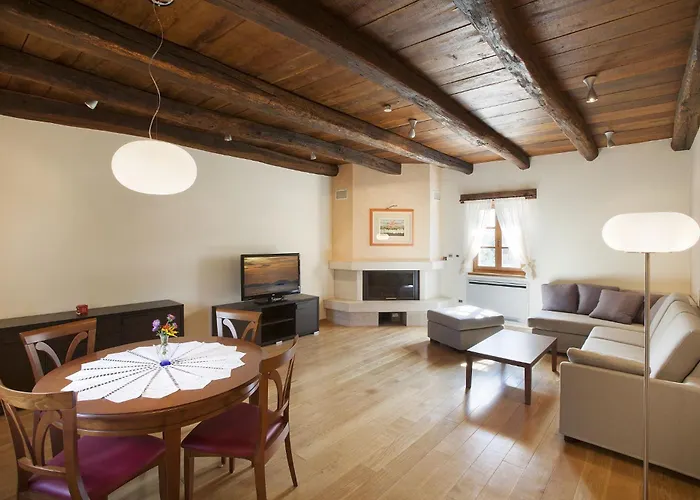 Poropati, Groznjan, Istria - Luxury Countryside Estate For Up To 19 Persons - Large Pool Of 80m2 With Kids Section 度假居 Grožnjan