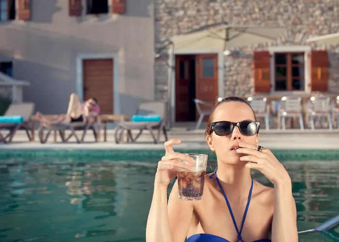 度假居 Poropati, Groznjan, Istria - Luxury Countryside Estate For Up To 19 Persons - Large Pool Of 80m2 With Kids Section