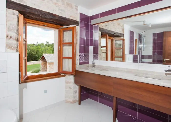 Poropati, Groznjan, Istria - Luxury Countryside Estate For Up To 19 Persons - Large Pool Of 80m2 With Kids Section 度假居 *