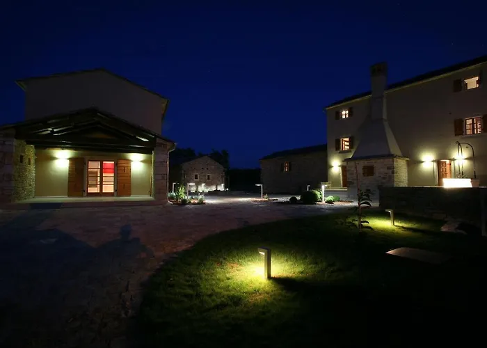 度假居 Poropati, Groznjan, Istria - Luxury Countryside Estate For Up To 19 Persons - Large Pool Of 80m2 With Kids Section *